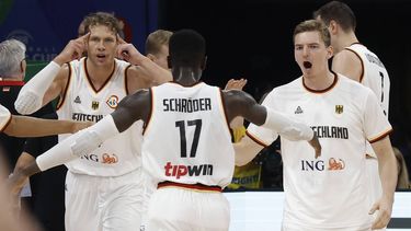 2023-09-10 22:03:38 epa10852759 Germany players react to a point during the FIBA Basketball World Cup 2023 final match between Serbia and Germany at the Mall of Asia in Manila, Philippines, 10 September 2023.  EPA/ROLEX DELA PENA