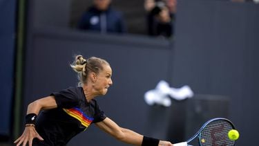 ROSMALEN - Arantxa Rus (NED) in actie tegen Dalma Galfi (HUN) op de vierde dag van het Libema Open tennis toernooi in Rosmalen. ANP SANDER KONING