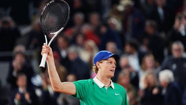 Italy's Jannik Sinner celebrates after winning his men's singles semi-final match against Serbia's Novak Djokovic on day 13 of the French Open tennis tournament on Court Philippe-Chatrier at the Roland-Garros Complex in Paris on June 6, 2025. 
Dimitar DILKOFF / AFP