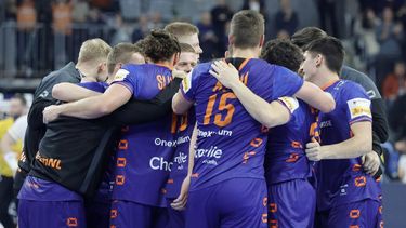 epa11074317 Netherland players celebrate after the EHF Men's EURO 2024 Group E handball match between Bosnia-Herzegovina and Netherlands in Mannheim, Germany, 13 January  2024.  EPA/RONALD WITTEK