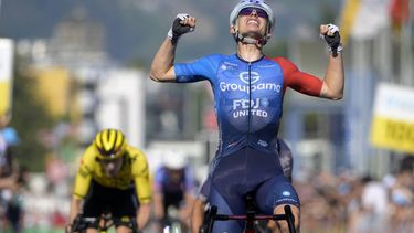 epa13047019 The winner of the stage Romain Gregoire from France of Groupama-FDJ United celebrates as he crosses the finish of the second stage, a 158 km race with start and finish in Locarno, at the 89th Tour de Suisse UCI WorldTour cycling race, in Locarno, Switzerland, 18 June 2026.  EPA/GIAN EHRENZELLER