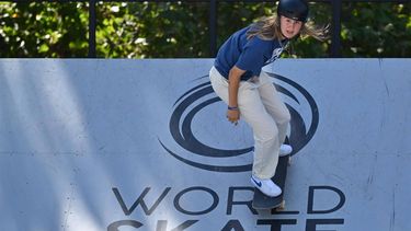 The Netherlands' Keet Oldenbeuving competes in the Heat 1 of the Women's Semifinal of the World Street Skateboarding Rome 2022 event at Colle Oppio park in Rome, on July 2, 2022.  
Andreas SOLARO / AFP