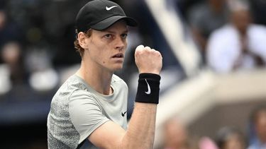 Italy's Jannik Sinner reacts during his men's final match against USA's Taylor Fritz on day fourteen of the US Open tennis tournament at the USTA Billie Jean King National Tennis Center in New York City, on September 8, 2024. 
ANGELA WEISS / AFP