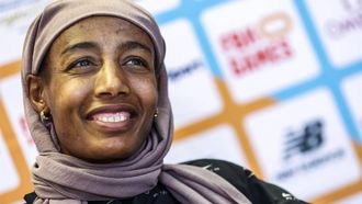 2023-06-01 11:47:21 AMERSFOORT - Atleet Sifan Hassan blikt tijdens een persconferentie vooruit op de FBK Games. Hassan loopt tijdens FBK Games in Hengelo de 10.000 meter en de 1500 meter. ANP VINCENT JANNINK