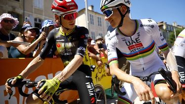 epa12242625 Slovenian rider Tadej Pogacar (R) of UAE Team Emirates speaks with Danish rider Jonas Vingegaard of Team Visma-Lease a Bike before the 12th stage of the Tour de France cycling race over 180.6km from Auch to Hautacam, France, 17 July 2025.  EPA/MARTIN DIVISEK