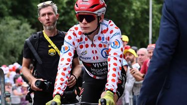 epa12265645 Danish rider Jonas Vingegaard of Team Visma-Lease a Bike arrives before the 21st and last stage of the Tour de France cycling race over 132.3km from Mantes-la-Ville to Paris, France, 27 July 2025.  EPA/CHRISTOPHE PETIT TESSON
