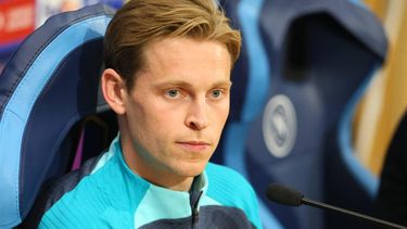 Barcelona's Dutch midfielder #21 Frenkie de Jong attends a press conference on the eve of the UEFA Champions League last 16 first leg football match between Napoli and Barcelona at the Diego Armando Maradona stadium on February 20, 2024.  
Carlo Hermann / AFP