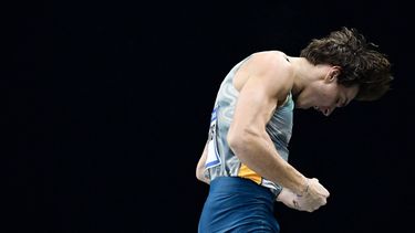 Sweden's Armand Duplantis celebrates after clearing the 6,10 metres bar during the men's pole vault event of the ISTAF Athletics Indoor Meeting 2025 in Berlin on February 14, 2025. 
John MACDOUGALL / AFP