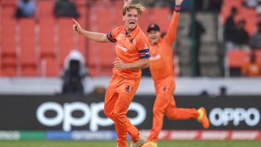 2023-10-09 13:41:35 Netherlands' Bas de Leede unsuccessfully appeals against New Zealand's Mark Chapman during the 2023 ICC Men's Cricket World Cup one-day international (ODI) match between New Zealand and Netherlands at the Rajiv Gandhi International Stadium in Hyderabad on October 9, 2023. 
Noah SEELAM / AFP