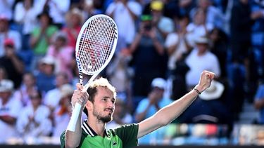 epa11095420 Daniil Medvedev of Russia celebrates his 4th round win against Nuno Borges of Portugal on Day 9 of the 2024 Australian Open at Melbourne Park in Melbourne, Australia, 22 January 2024.  EPA/JOEL CARRETT  AUSTRALIA AND NEW ZEALAND OUT