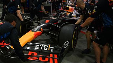 Team mechanics surround the car of Red Bull Racing's Dutch driver Max Verstappen during the second practice session ahead of the Formula One Singapore Grand Prix night race at the Marina Bay Street Circuit in Singapore on September 20, 2024. 
MOHD RASFAN / AFP
