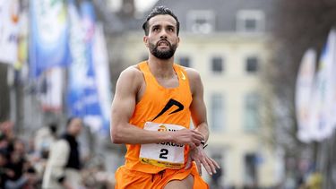DEN HAAG - Khalid Choukoud komt als eerste Nederlander binnen tijdens de 47e editie van de CPC Loop. ANP KOEN VAN WEEL