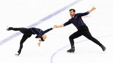 HEERENVEEN - Kunstschaatsers Michel Tsiba en Daria Danilova trainen in de ijshockeyhal van Thialf. De schaatsers trainen voor kwalificatie voor de Olympische Spelen in Milaan. ANP VINCENT JANNINK