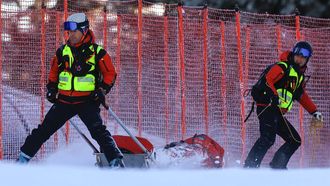 epa11091461 Petra Vlhova of Slovakia receives medical treatment after crashing during the first run of the Women's Giant Slalom race at the FIS Alpine Skiing World Cup in Jasna, Slovakia, 20 January 2024.  EPA/MARTIN DIVISEK