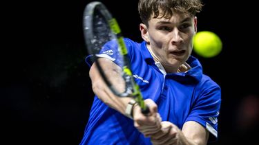ROTTERDAM - Mees Rottgering (NED) in actie tegen Mattia Bellucci (ITA) op de eerste dag van het ABN AMRO Open tennistoernooi in Ahoy. ANP SANDER KONING