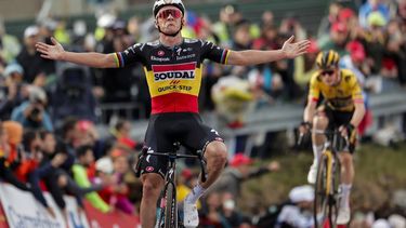 2023-08-28 11:33:49 epa10825551 Belgian rider Remco Evenepoel of Quick Step team wins the third stage of the Vuelta a Espana cycling race, over 158.8km from Suria to Arinsal, Andorra, 28 August 2023.  EPA/Manuel Bruque
