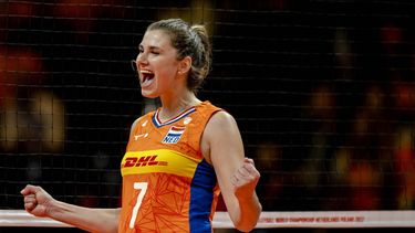 ARNHEM - Juliet Lohuis van het Nederlands vrouwen volleybalteam in actie tegen Kenia tijdens de openingswedstrijd in het GelreDome in Arnhem van het wereldkampioenschap volleybal. ANP SANDER KONING