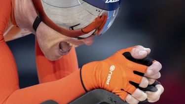 epa11571617 Tristan Bangma of Netherlands in action during the Men's B 4000m Individual Pursuit Final race of the Para Cycling Track competitions in the Paris 2024 Paralympic Games, at the National Velodrome in Paris, France, 29 August 2024.  EPA/ENNIO LEANZA