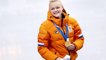MILAAN - Xandra Velzeboer tijdens de medailleceremonie van de 1000 meter bij het shorttrack schaatsen in de Milano Ice Skating Area op de Olympische Winterspelen van Milaan. SEM VAN DER WAL / ANP