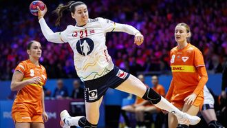 ROTTERDAM -  Ingvild Kristiansen Bakkerud (NOR) in actie tijdens de halve finale op het WK handbal tussen Nederland en Noorwegen. ANP IRIS VAN DEN BROEK