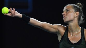 2020-01-22 13:09:50 Netherlands' Arantxa Rus serves against Madison Keys of the US during their women's singles match on day three of the Australian Open tennis tournament in Melbourne on January 22, 2020. 
Greg Wood / AFP