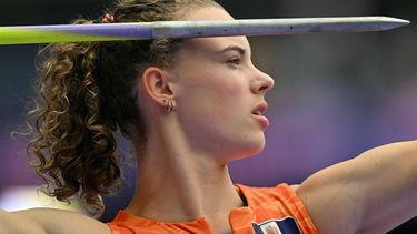 Netherlands' Sofie Dokter competes in the women's heptathlon javelin throw of the athletics event at the Paris 2024 Olympic Games at Stade de France in Saint-Denis, north of Paris, on August 9, 2024. 
Andrej ISAKOVIC / AFP