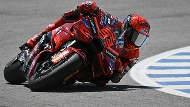 Ducati Lenovo Team's Spanish rider Marc Marquez (93) rounds a corner during the MotoGP Spanish Grand Prix Sprint race at the Jerez racetrack in Jerez de la Frontera, on April 26, 2025. 
JAVIER SORIANO / AFP