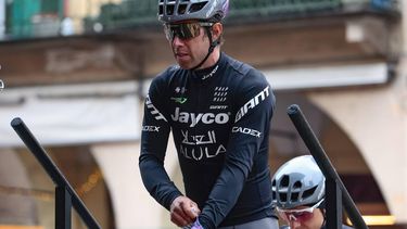 epa11980698 Australian rider Michael Matthews of Team Jayco AlUla before the start of the Milano - Sanremo one-day cycling classic from Pavia to Sanremo, Italy, 22 March 2025.  EPA/Roberto Bettini