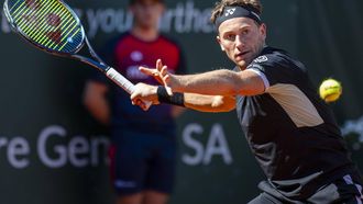 epa11367794 Casper Ruud, of Norway, returns a ball to Flavio Cobolli, of Italy, during their semi-final match, at the ATP 250 Geneva Open tennis tournament in Geneva, Switzerland, 25 May 2024.  EPA/MARTIAL TREZZINI