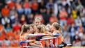 AMSTELVEEN - Speelsters van Nederland vieren de  3-2 van Joosje Burg van Nederland  tijdens de groepsfase wedstrijd op het WK hockey tussen Australië en Nederland in het Wagener Stadion. KOEN VAN WEEL / ANP