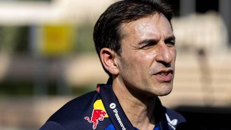 BAHREIN - Pierre Waché (technisch directeur Red Bull Racing) staat de pers te woord tijdens de derde testdag op het Bahrain International Circuit voorafgaand aan de start van het Formule 1-seizoen. SANDER KONING / ANP