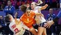 ROTTERDAM -  Larissa Nusser (NED) in actie tijdens de halve finale op het WK handbal tussen Nederland en Noorwegen. ANP IRIS VAN DEN BROEK