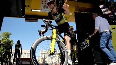 epa12252737 Belgian rider Wout Van Aert of Team Visma-Lease a Bike before the start of the 16th stage of the Tour de France cycling race over 171.5km from Montpellier to Mont Ventoux, France, 22 July 2025.  EPA/CHRISTOPHE PETIT TESSON