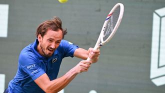 Russia's Daniil Medvedev returns the ball to Germany's Alexander Zverev (not in picture) during the men's singles semi-final match at the Halle Open ATP tennis tournament in Halle, western Germany, on June 21, 2025. 
CARMEN JASPERSEN / AFP