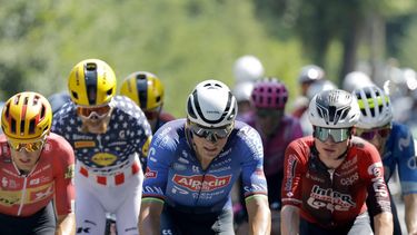 epa13106951 Dutch cyclist Mathieu van der Poel (C) of Alpecin-Premier Tech in action during Stage 9 of the Tour de France, a 154.6 km route from Malemort to Ussel, France, 12 July 2026.  EPA/GUILLAUME HORCAJUELO