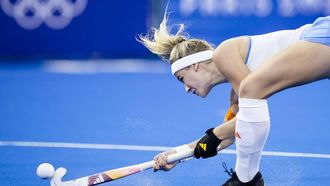 PARIJS - Yibbi Jansen in actie tijdens de finale hockey tegen China, op de Olympische Spelen. ANP ROBIN VAN LONKHUIJSEN