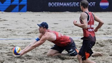 epa12279027 Stefan Boermans (L) and Yorick de Groot of Netherlands in action against Teo Rotar and Arnaud Gouthier-Rat of France during their quarter-final match at the European Championships Beach Volleyball 2025 in Dusseldorf, Germany, 02 August 2025.  EPA/RONALD WITTEK