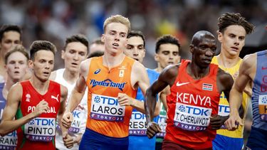 TOKIO - Niels Laros op het onderdeel 1500 meter tijdens de WK atletiek in het Japan National Stadium. ANP ROBIN VAN LONKHUIJSEN