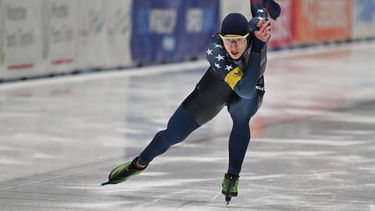 epa11914315 Jordan Stolz of USA in action during the men's 1500 m race during the ISU Speed Skating World Cup in Tomaszow Mazowiecki, central Poland, 21 February 2025.  EPA/Grzegorz Michalowski POLAND OUT