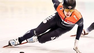 epa11836560 Jens Van 'T Wout of Netherlands  in action during the men’s 1000m quarter final race at the ISU Short Track Speed Skating European Championships in Dresden, Germany, 19 January 2025.  EPA/Filip Singer