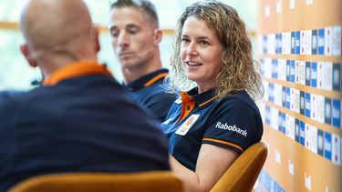 ARNHEM - Chefs de mission Ireen Wust en Jetze Plat tijdens een presentatie van sportkoepel NOC*NSF op Papendal. Tijdens de bijeenkomst stonden plannen rond de Olympische Spelen en de Paralympische Spelen in Los Angeles in 2028 centraal. JEROEN JUMELET/ ANP