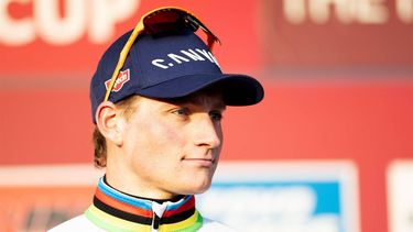 HOOGERHEIDE - Mathieu van der Poel tijdens de Mannen Elite wereldbekerwedstrijd veldrijden. ANP IRIS VAN DEN BROEK