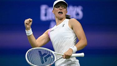 Poland's Iga Swiatek celebrates her victory over Russia's Anastasia Pavlyuchenkova during their women's singles third round match on day six of the US Open tennis tournament at the USTA Billie Jean King National Tennis Center in New York City, on August 31, 2024. 
ANGELA WEISS / AFP