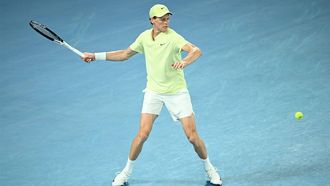 epa11844185 Jannik Sinner of Italy in action during the Men's Singles quarter-finals match against Alex de Minaur of Australia at the Australian Open Grand Slam tennis tournament in Melbourne, Australia, 22 January 2025.  EPA/JOEL CARRETT  AUSTRALIA AND NEW ZEALAND OUT