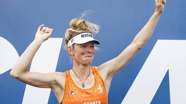 AMSTERDAM - Karoline Florijn viert de eerste plek van het onderdeel vrouwen skiff op de zevende dag van de wereldkampioenschappen roeien op de Bosbaan in het Amsterdamse Bos. IRIS VAN DEN BROEK / ANP