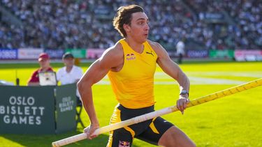 Sweden's Armand Duplantis competes in the men's pole vault event of the Oslo Diamond League Bislett Games 2025 at Bislett Stadium in Oslo, Norway on June 12, 2025. 
Heiko Junge / NTB / AFP