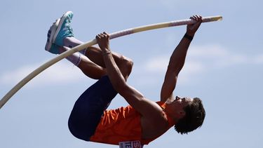 epa13166643 Jeff Tesselaar of the Netherlands competes in the Men's Decathlon Pole Vault at the European Athletics Championships Birmingham 2026, in Birmingham, Britain, 13 August 2026.  EPA/TOLGA AKMEN