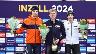 epa11211131 (L-R) Second placed Patrick Roest of Netherlands, first placed Jordan Stolz of US and third placed Bart Swings of Belgium  celebrate on the podium after the Men’s 1500m AllRound event at the ISU World Speed Skating Allround & Sprint Championships in Inzell, Germany, 10 March 2024.  EPA/ANNA SZILAGYI
