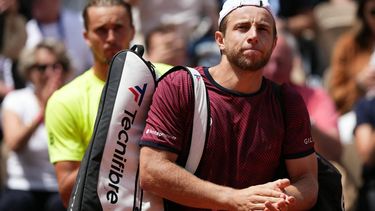 Netherlands' Tallon Griekspoor (front) reacts, past Germany's Alexander Zverev in background as he leaves the court after withdrawing from his men's singles match on day 9 of the French Open tennis tournament on Court Suzanne-Lenglen at the Roland-Garros Complex in Paris on June 2, 2025. 
Dimitar DILKOFF / AFP