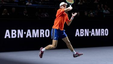 ROTTERDAM - Alex de Minaur (AUS) in actie tegen Sebastian Korda (USA) tijdens de tweede dag van het tennistoernooi ABN AMRO Open in Ahoy. ANP SANDER KONING